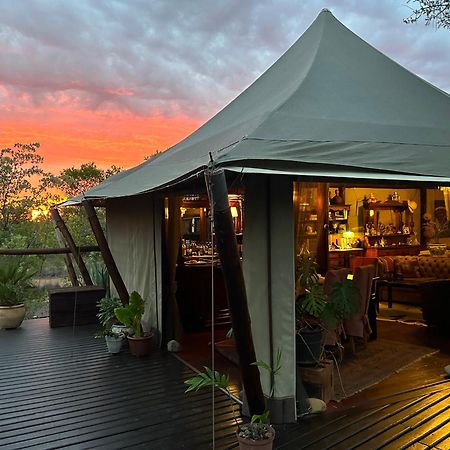 Out In Africa Wildlife Lodge Хамманскрал Экстерьер фото